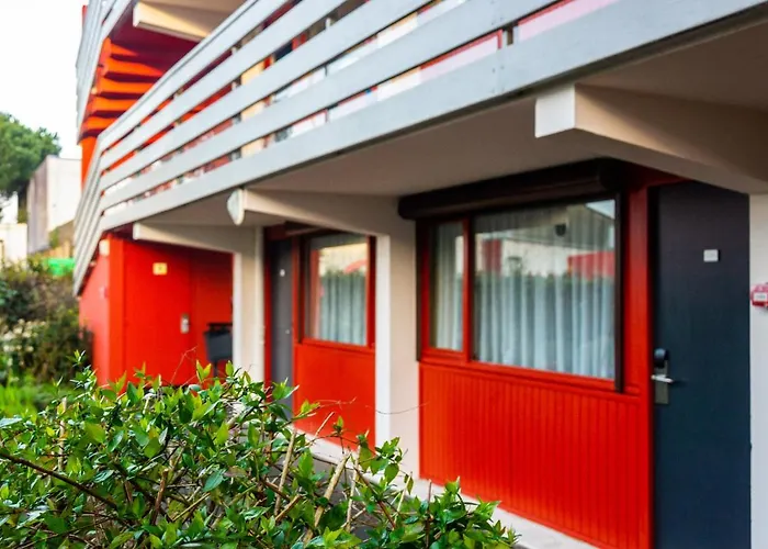 Initial By Balladins מלון