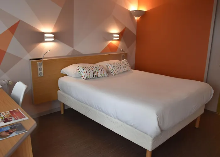 Initial By Balladins מלון