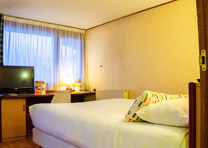 Initial By Balladins 3* לה-רוש-סור-יון