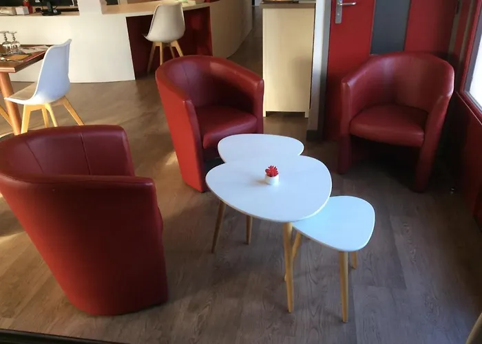 Initial By Balladins מלון