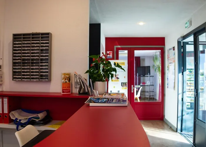 Initial By Balladins מלון